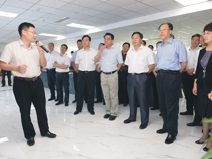 安徽省委常委、合肥市委书记吴存荣，合肥市党政代表团一行莅临我集团参观考察